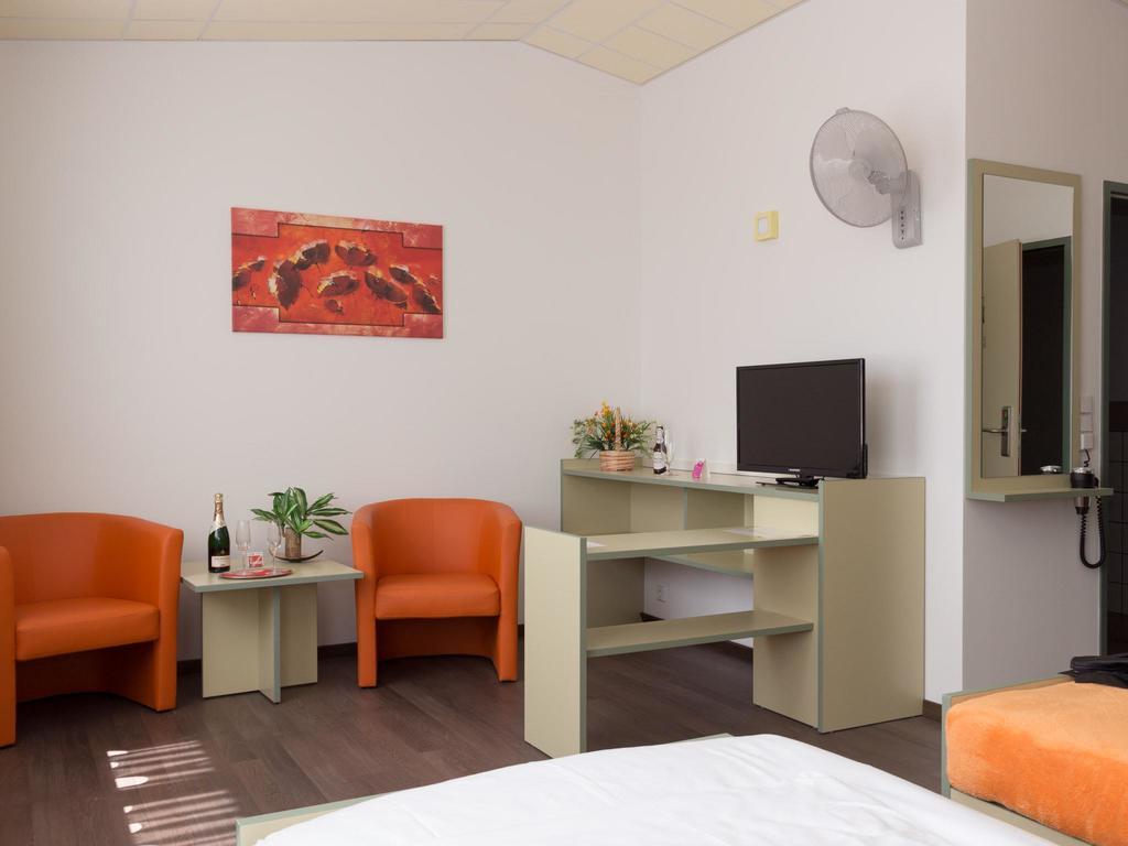 Winrooms "Hotel&Appartement" Bécsújhely Kültér fotó