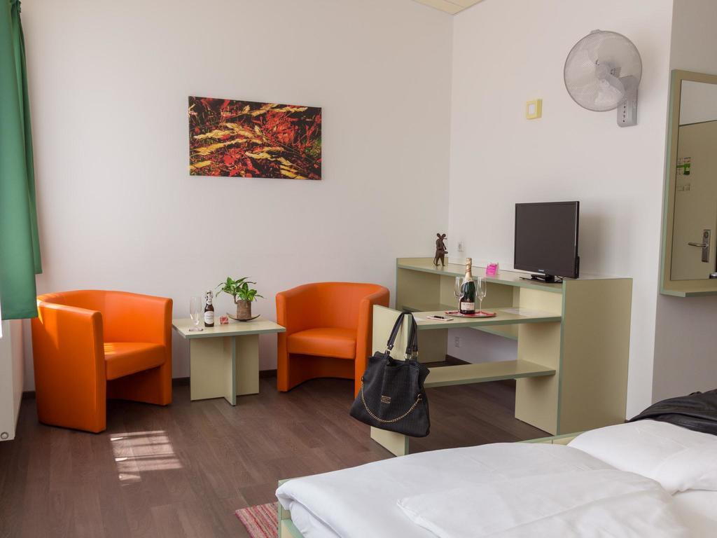Winrooms "Hotel&Appartement" Bécsújhely Kültér fotó