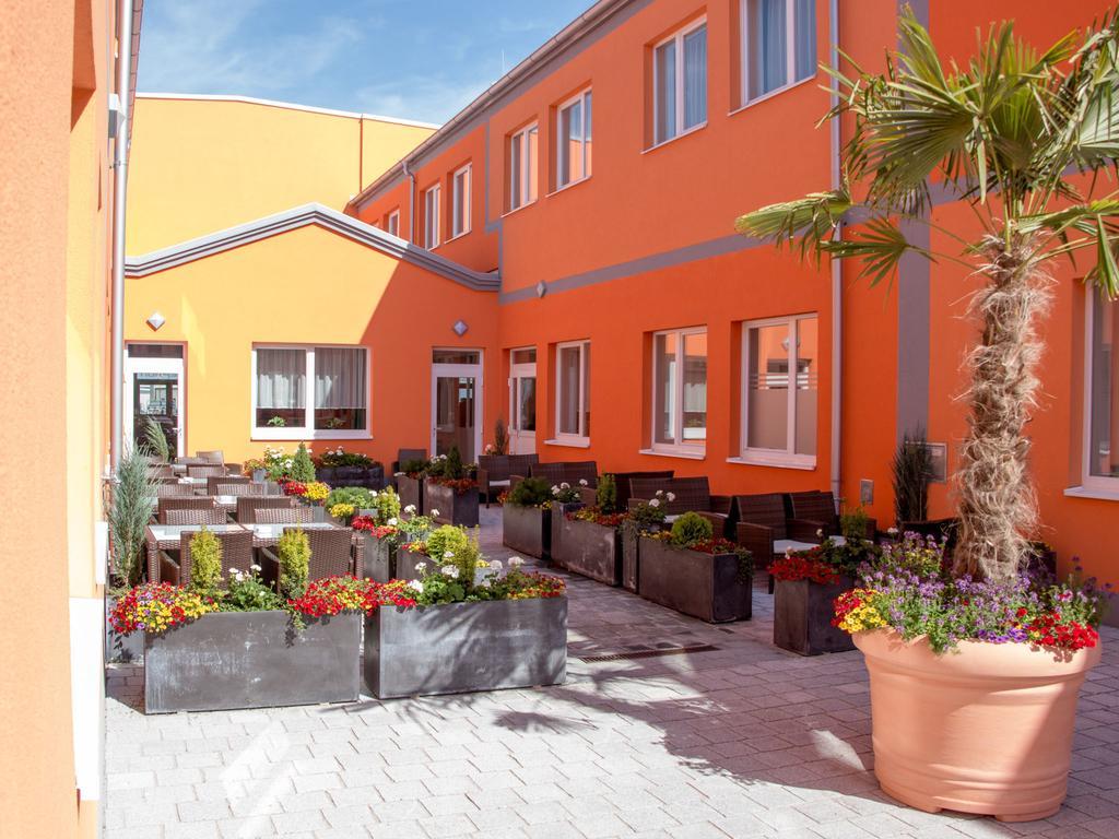 Winrooms "Hotel&Appartement" Bécsújhely Kültér fotó