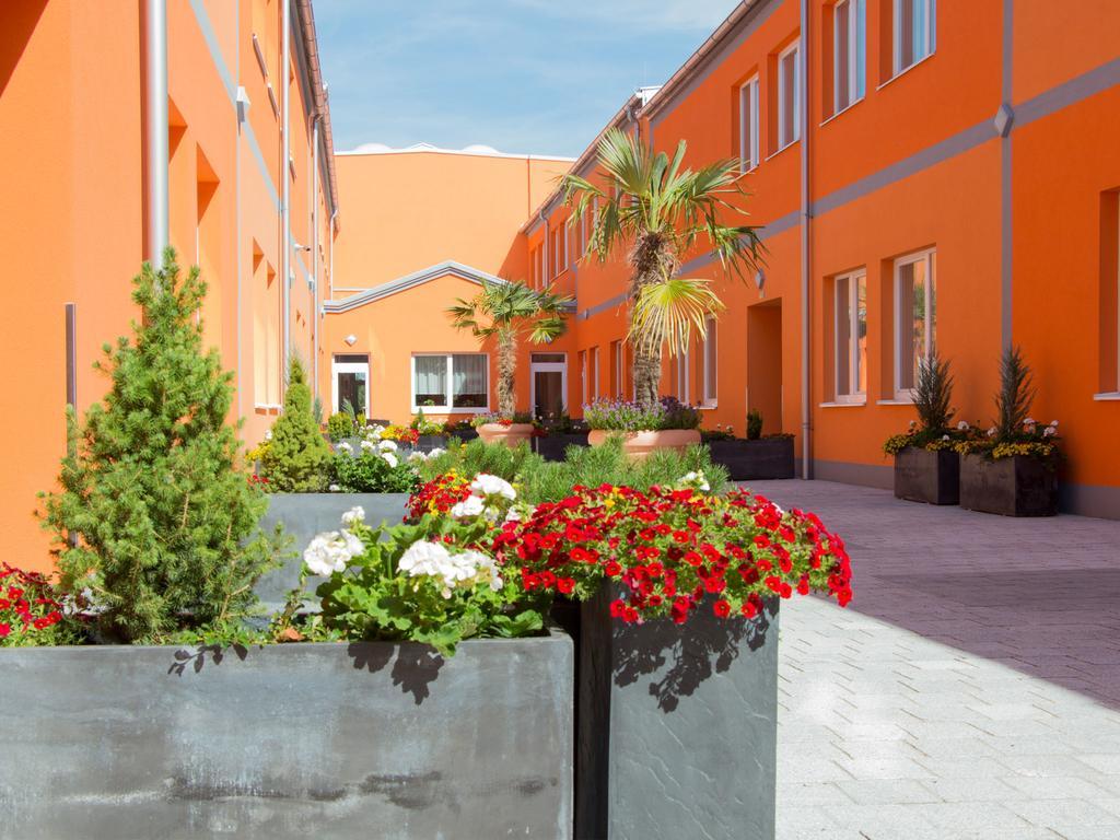 Winrooms "Hotel&Appartement" Bécsújhely Kültér fotó